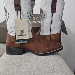 New ARIAT Boots Size 8.5D