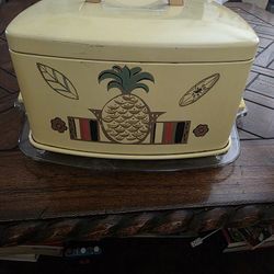 Vintage Pinapple Cake Carrier