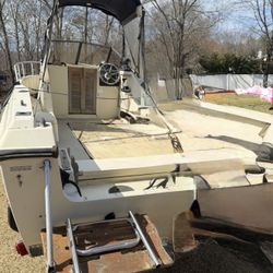 Free Hull. Fishing Boat.    Aqua sport 200 Walk Around Sleeper 
