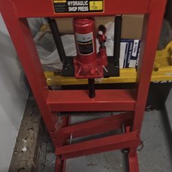 Hydraulic Press-6-Tons.  Make Me An Offer That I Cannot Refuse