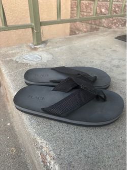 The Children's Place Boys Mesh Flip Flops size 12-13