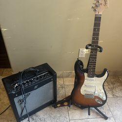Fender Squier Debut Series Stratocaster Electric Guitar, Beginner Guitar, AMP INCLUDED
