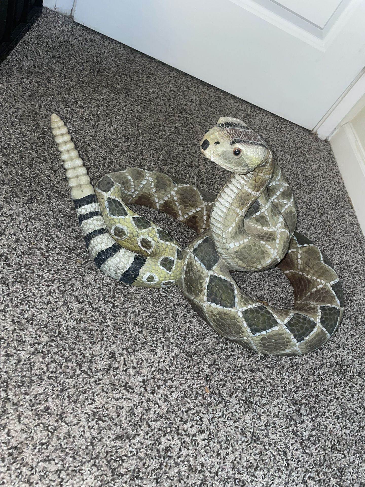REAL LOOKIN Fake RATTLE SNAKE STATUE 
