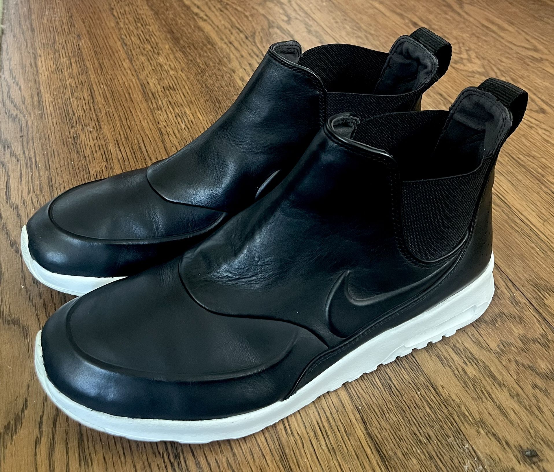 WOMENS NIKE LEATHER BOOTS