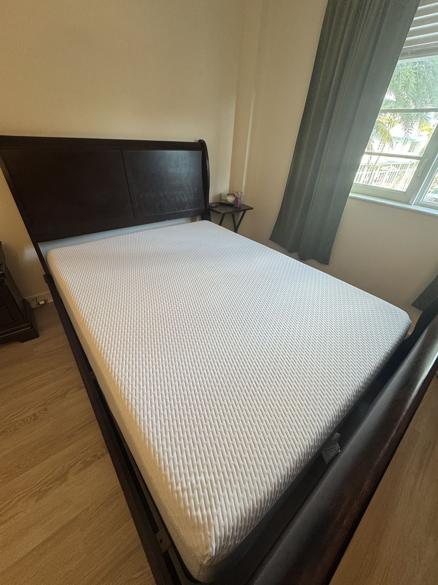 Tuft & Needle Queen Mattress