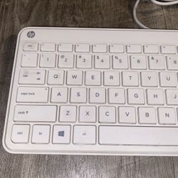 🇺🇸 HP Galeras Wired White Slim PC Keyboard Model KBAH21 USB  Teclado USB Blanco marca HP