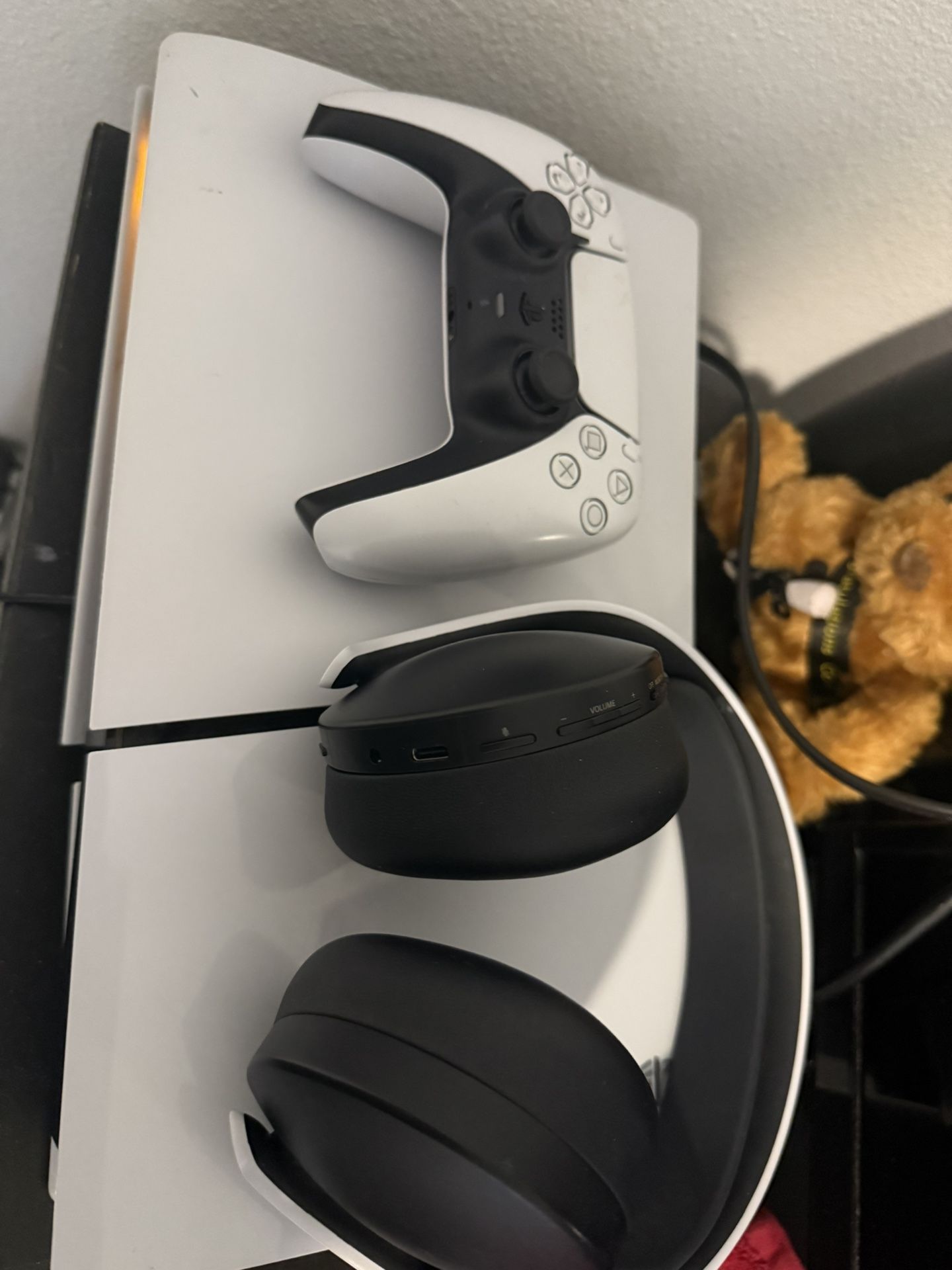 PS5 Digital With 2 Controlers And Pulse Headset