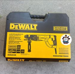 DEWALT 8.5 Amp 1-1/8 in. Corded SDS-PLUS D-Handle Concrete/Masonry Rotary Hammer Drill Kit