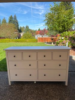 ikea hemnes 8 drawer dresser (DELIVERY AVAILABLE) Like New!