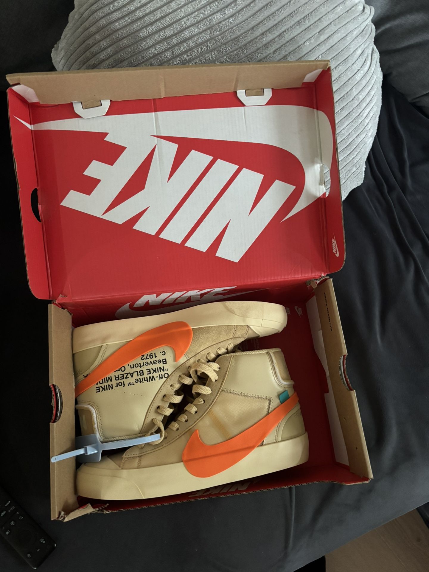 LOW PRICE MOVING- NEW IN BOX NIKE X OFF WHITE BLAZERS