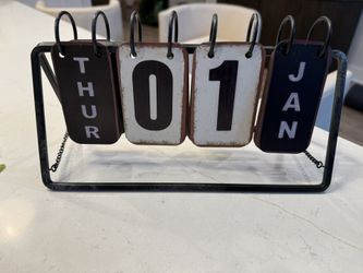 Decorative desktop calendar