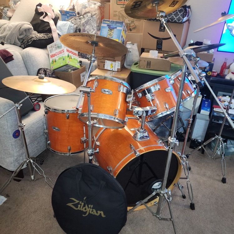 6 Piece Mapex Drums With All Hardware, 5 Cymbals, 2 Hi-hat Cymbals And Stands/hardware For Each 