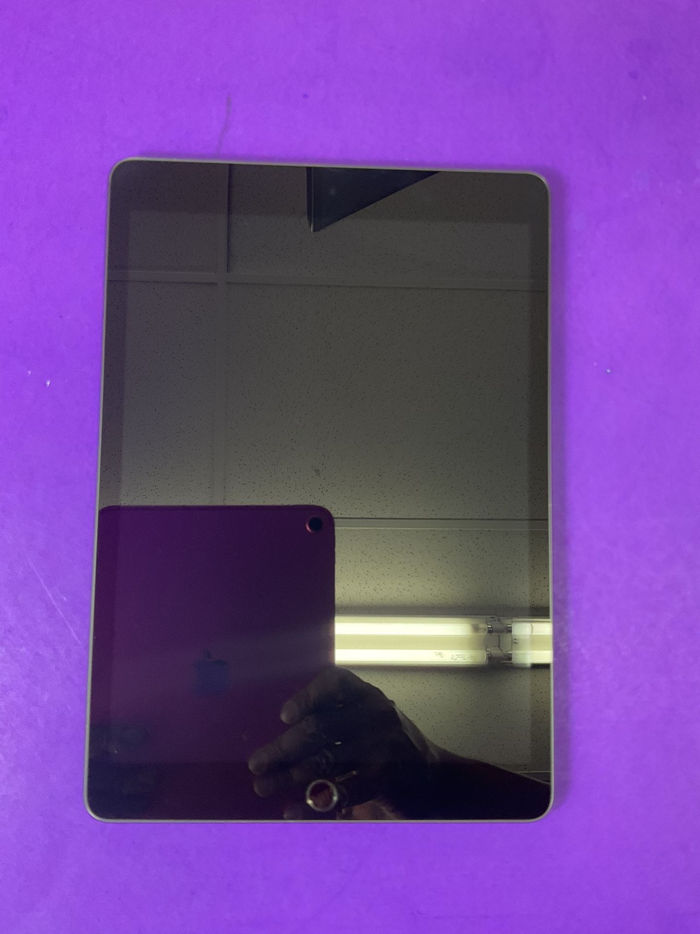 Apple iPad 9th Generation (10.2”) – 256GB Wi-Fi – Model MK2N3LL/A – Excellent Condition