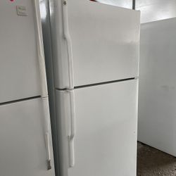 GE 21.7 Cu.ft Top-freezer Refrigerator 