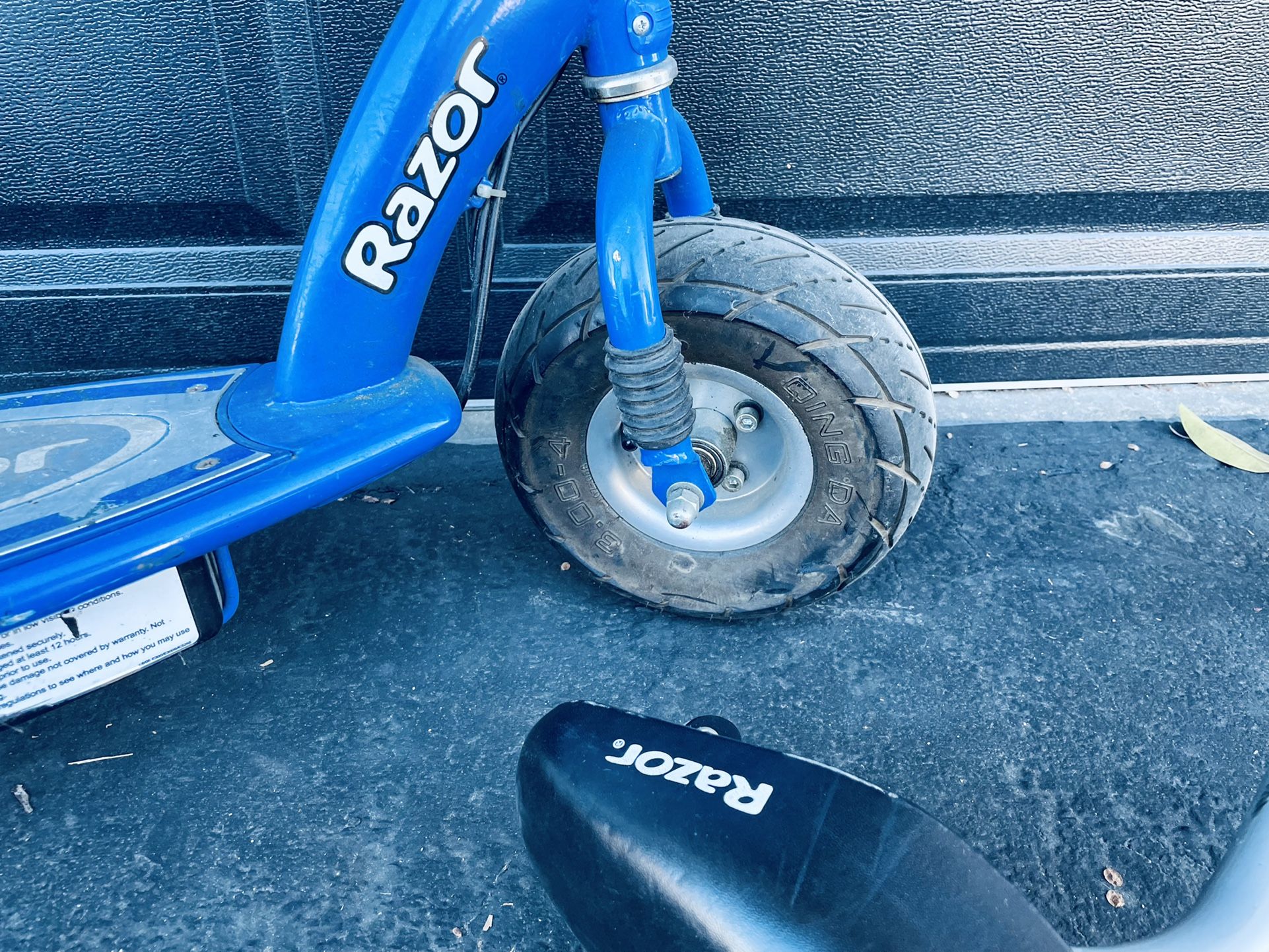 Electric Razor Scooter w/ Seat for Sale in Newport Beach, CA OfferUp