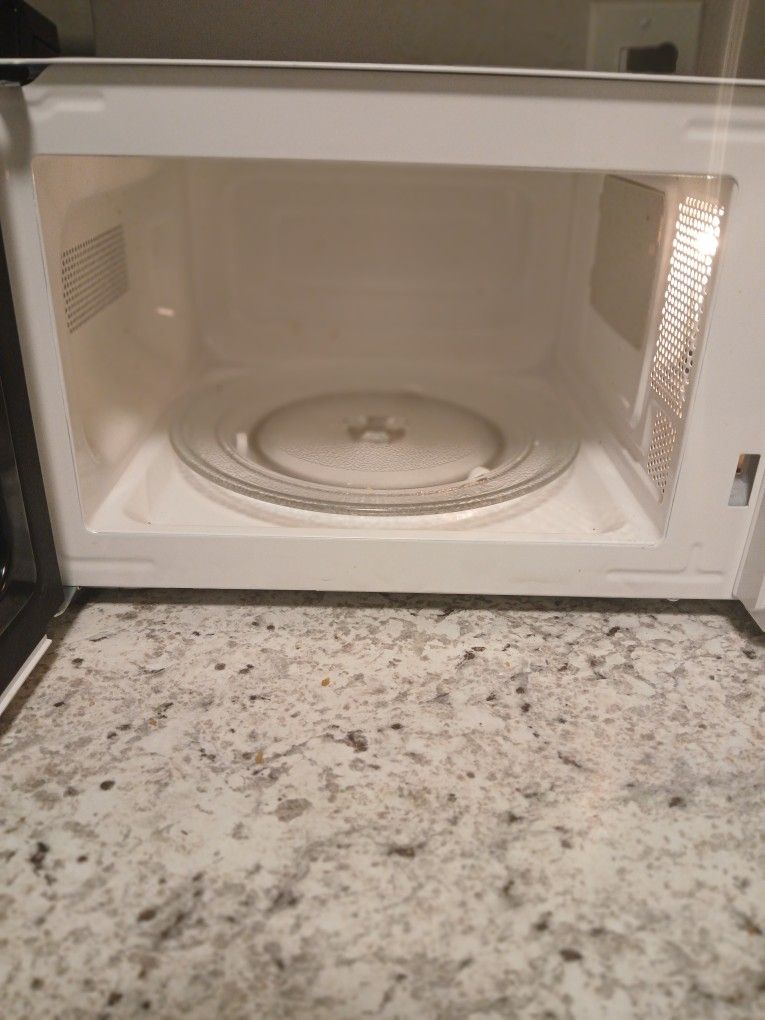 Microwave White & Black Small