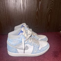Jordan 1 Hyper Royal