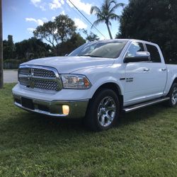 2017 RAM 1500 LARAMIE ECO DIESEL 