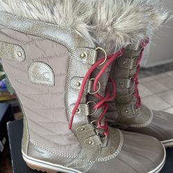 Sorel Women’s Tan And Red Winter Boots NWT