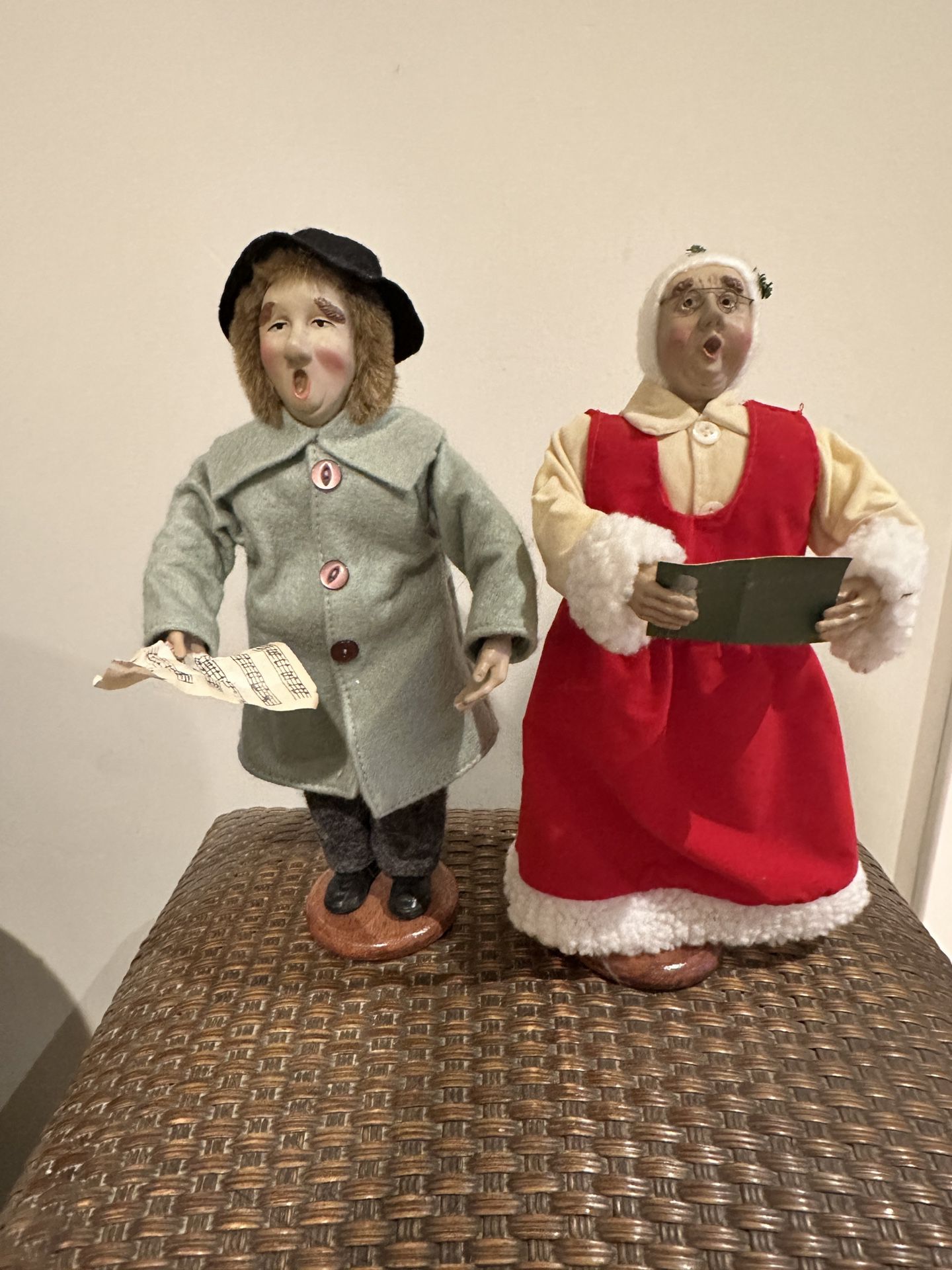 Vintage, 2 Caroling Figurines