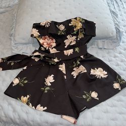 Akira Strapless Romper Size Small, Good Conditions 