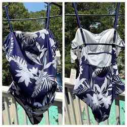 Cupshe Navy and White Leaf Print Swimsuit Size Small NEW