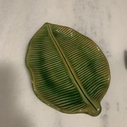 Green Leaf-Shaped Ceramic Dish. Leaf spoon rest
