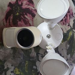 Foscam F41 Wireless Floodlight Camera