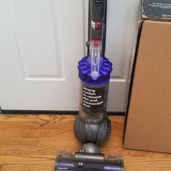 NEW cond DYSON ANIMAL BIG BALL VACUUM WITH COMPLETE ATTACHMENTS. , WORKS EXCELLENT. , AMAZING POWER SUCTION. , IN THE BOX 