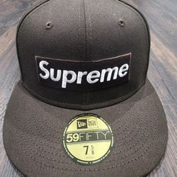 Supreme x New Era - No Comp Box Logo - Brown
7 5/8 like new  