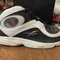 Shaq Display Shoe