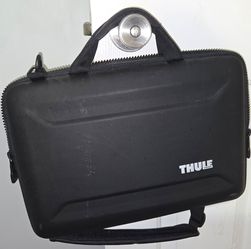 Thule 15x10 in PC hard case