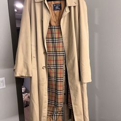 Vintage Burberry Coat with Classic Removal Wool Liner