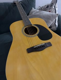 Rogue Acoustic Guitar