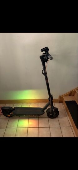 Navve GT3 Pro with phone holder and led lights