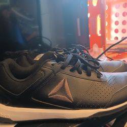 Mens Size 9.5 Reeboks