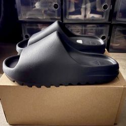 Yeezy Slide Onyx *Sizes 6, 7, 8, 9, 10, 11* 