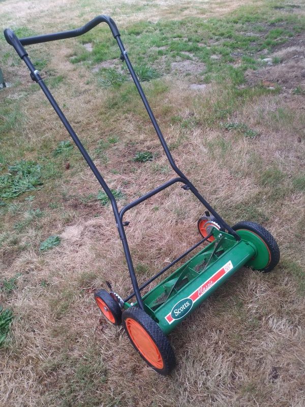 Like New 20" Scotts "Classic" Manual Push Lawn Mower for Sale in Medina