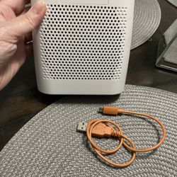 Bose Soundlink Bluetooth Speaker W/Charging Cord