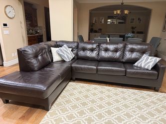 Leather Sofa with Right Chaise – Excellent Condition