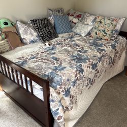 Full Size Day Bed 