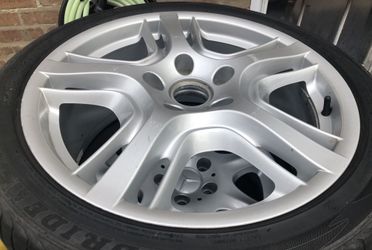 Porsche Panamera 19” wheel with 255/40ZR-19 tire