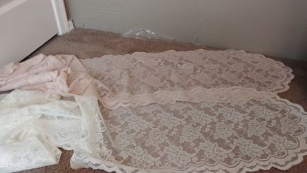 Table runners and blush and gold fabric