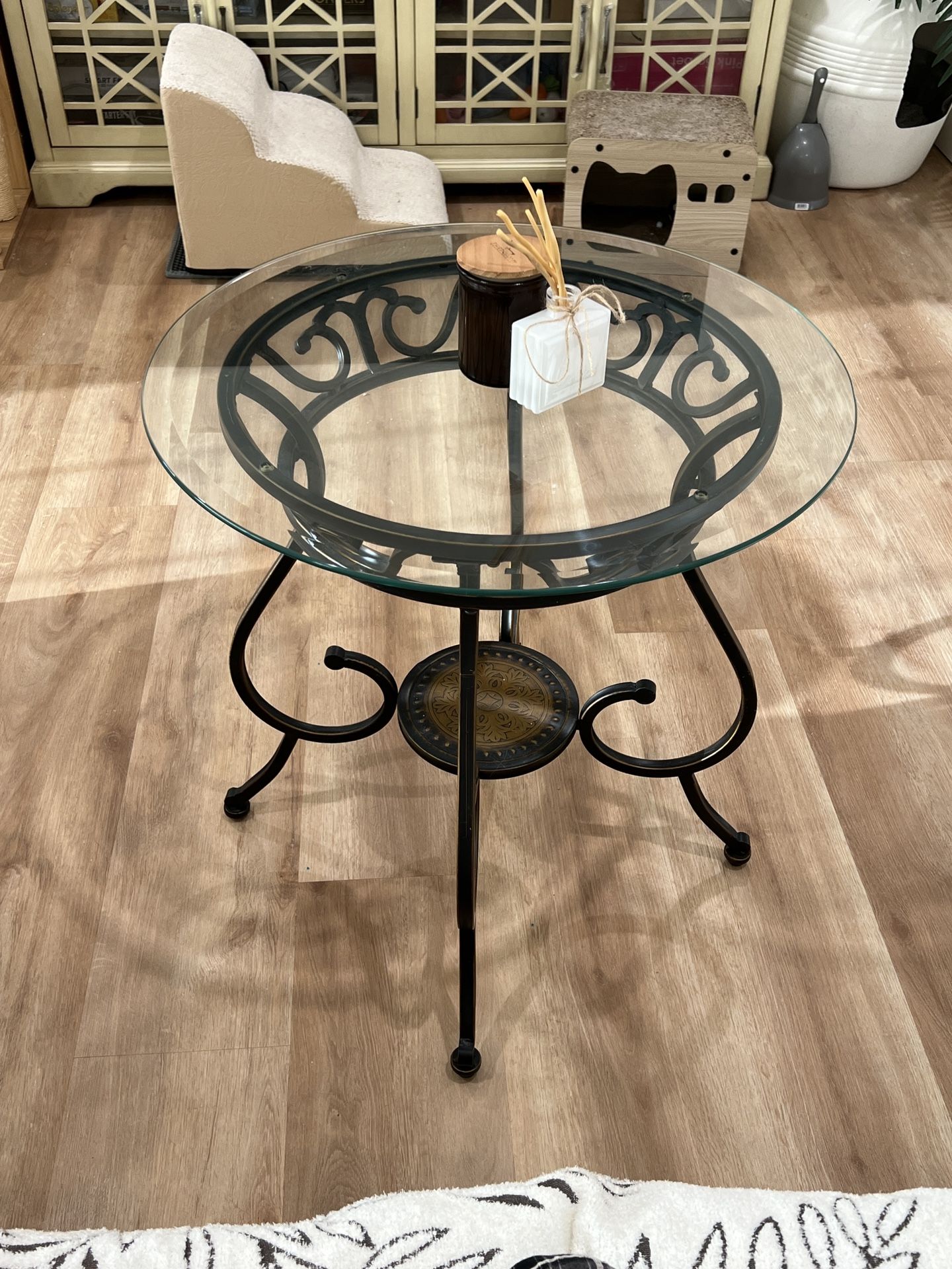 Elegant Round Side Table Indoor/Outdoor