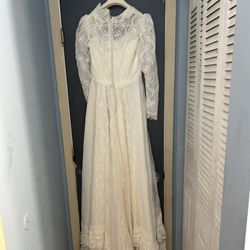 Vintage Wedding Dress Size 12. 