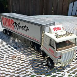 Vintage Vons ERTL Truck , 19 Inch Long