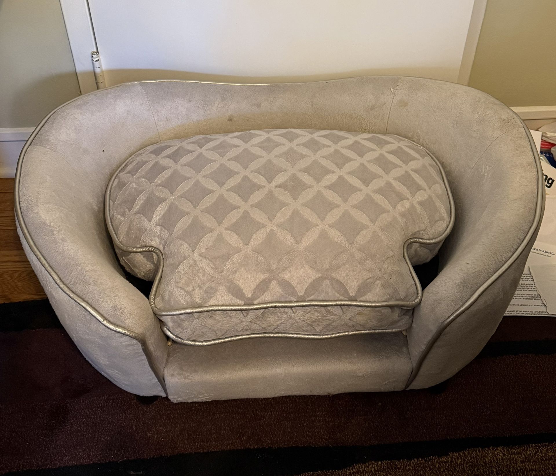 Stylish pet sofa