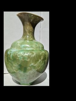 Crystalline ceramic vase