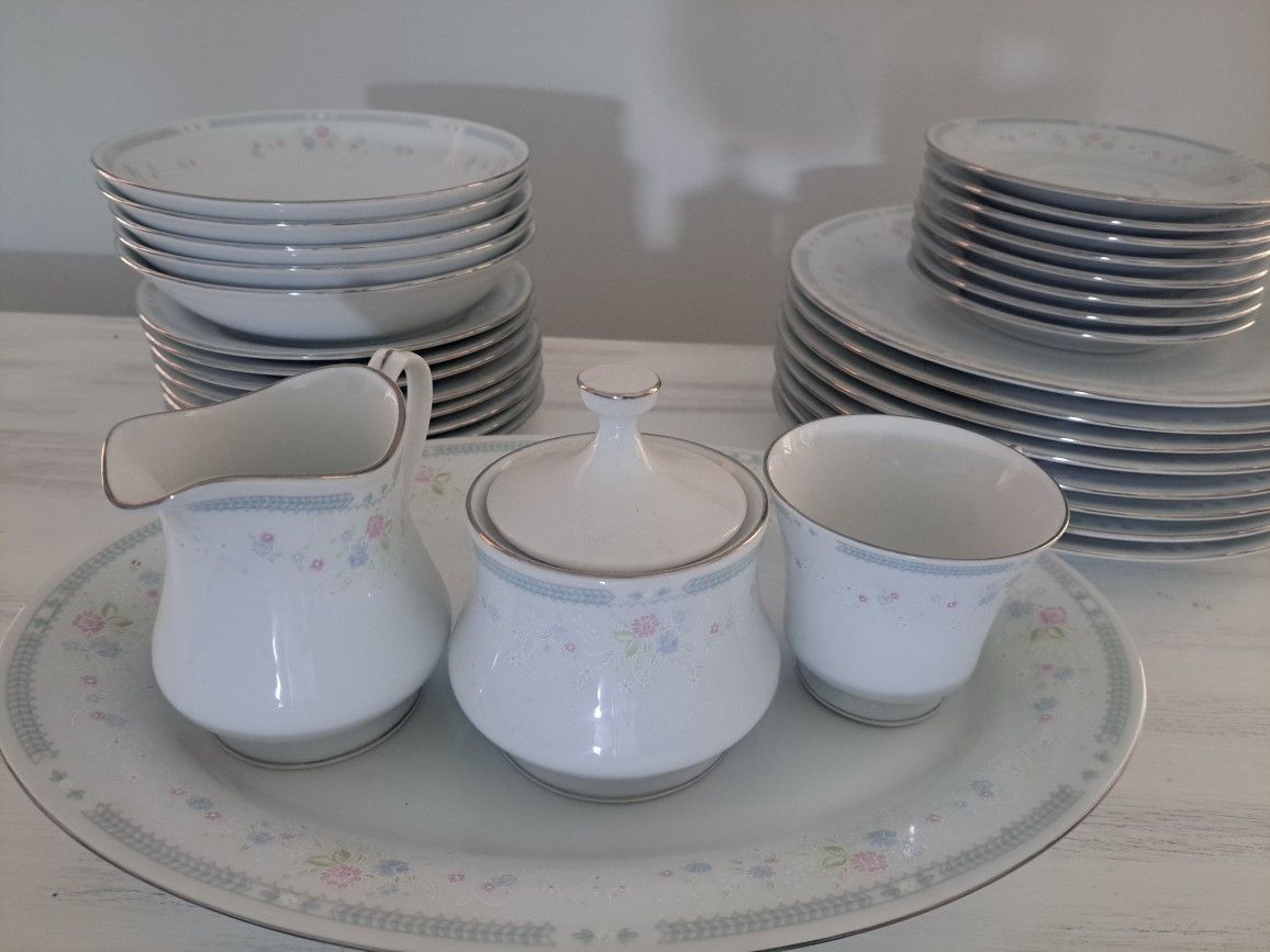 China Pearl Fine China Set FLORA