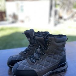 HIKING BOOTS OZARKTRAIL